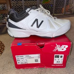 Like New Men New Balance Size 9.5 Ultra Soft Shoes